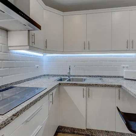 Heated Pool Stylish 3 Bedrm Cristianos Апартаменты