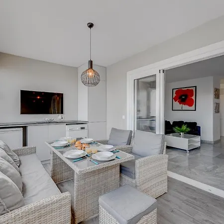 Heated Pool Stylish 3 Bedrm Cristianos شقة
