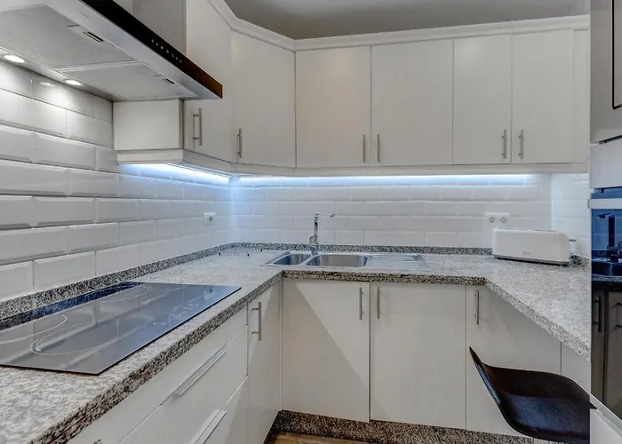 Heated Pool Stylish 3 Bedrm Cristianos Apartment